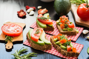 Avokadolu domatesli araöğün