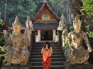 Koh Phangan ve Koh Samui Taylandda yoga, meditasyon, nefes, ayurveda, enerji ve alternatif bitkisel tıp yöntemleri ve inzivalar için whatssappdan hemen iletişime geçebilirsiniz.